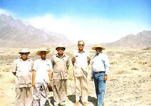 dr abdul qadeer khan at nuclear test place in chagai
