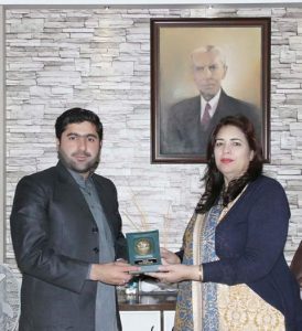 Muhammad Ali Achakzai Receiving Award